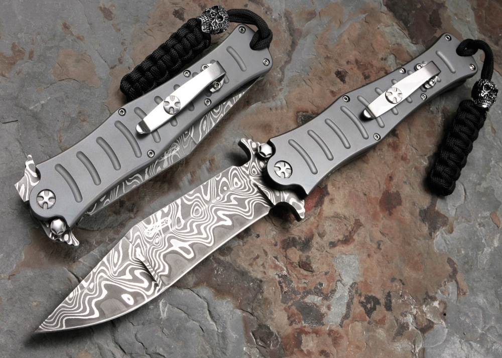 When it comes to big flippers, one of Darrel Ralph’s Madd Maxx 5.5-inch MGB bearing models fills the bill. In this instance, Ralph outfits his big flipper with a blade of PD1-core san-mai damascus forged by Chad Nichols. The knife comes in a run of 25 numbered pieces.