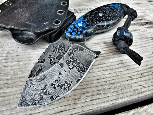 Jon Waltz makes a spear-point skinner that doubles as an everyday carry.